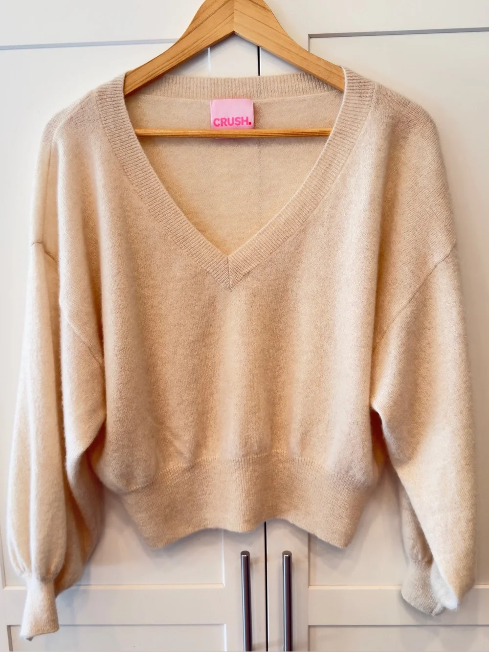 CRUSH 100% Cashmere Balloon Sleeve Neutral V-Neck Sweater Size M